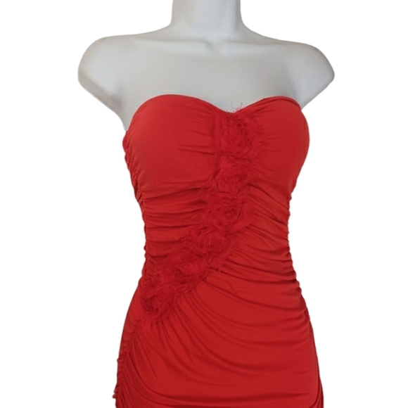 RUBICON Red Strapless Stretchy Asymmetrical Floral Bandeau Top Small NWT - Picture 2 of 9